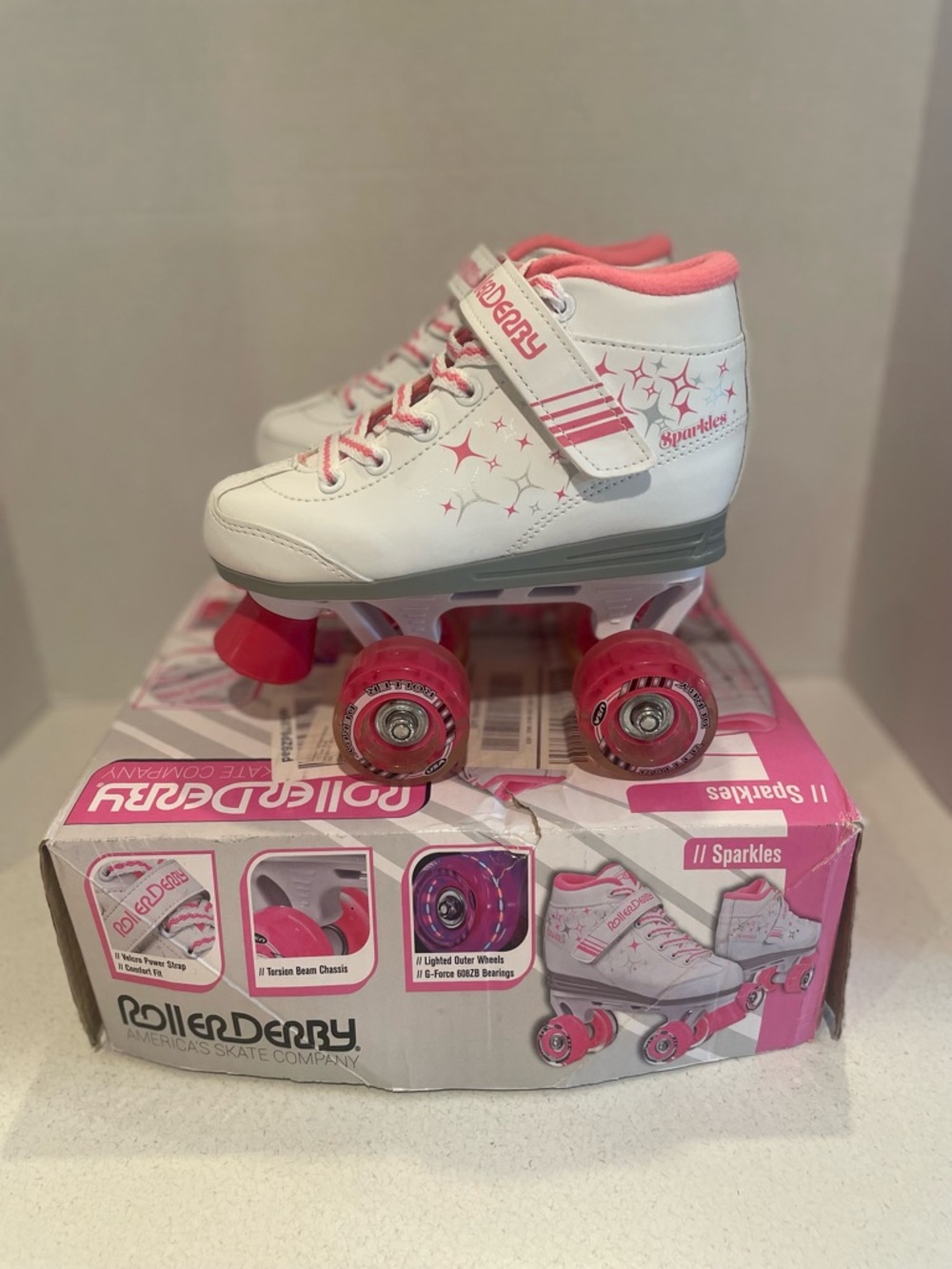 Girls Roller Derby Sparkles LED Light Up Roller Skates w Box New Condition Sz 1